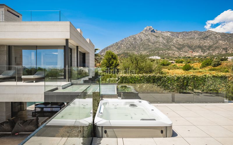 Foto 9394f19b-e180-42ff-9cb4-adea8b14e547. Casa amb aparcament piscina a Nagüeles Alto Marbella