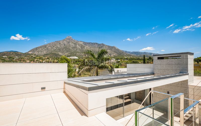 Foto 974d1c2f-3cdf-4115-acff-63e1e7d95c21. Casa amb aparcament piscina a Nagüeles Alto Marbella