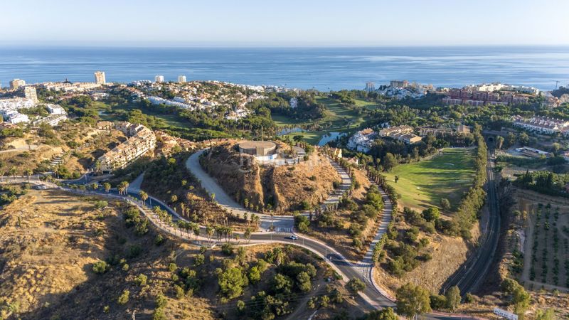 Foto c9f8c572-676a-4646-bd13-ee47f0bc22d0. Apartament amb aparcament piscina a Zona Centro Comercial Torrequebrada Benalmádena