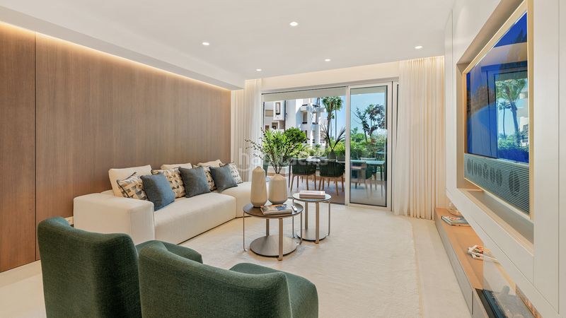 Foto 3ec96fd4-bfde-4fb4-9059-e90fa2c1365f. Planta baixa amb aparcament piscina a El Velerín Estepona