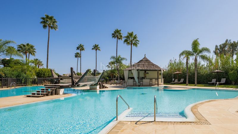 Foto c6ec1a55-04a2-49e0-8bac-4d79453dc13f. Planta baixa amb aparcament piscina a El Velerín Estepona