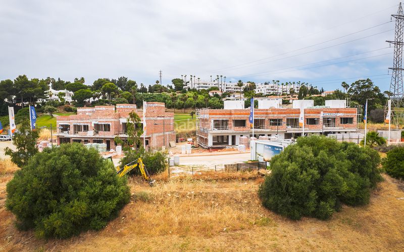 Foto ac0d7169-f444-4a8b-b7b9-d1b0320839ac. Casa adossada amb aparcament piscina a Estepona golf Estepona