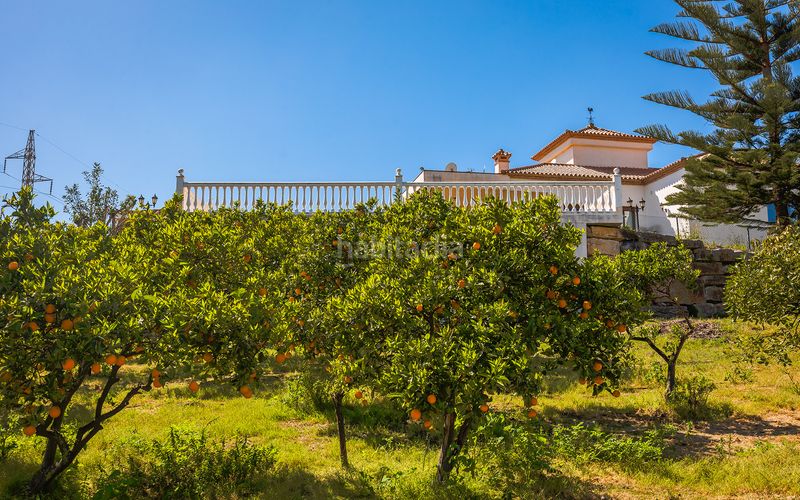 Foto 0bc66d02-f61e-4a50-8589-87a68b4f70b0. Casa amb aparcament piscina a Los Llanos Estepona