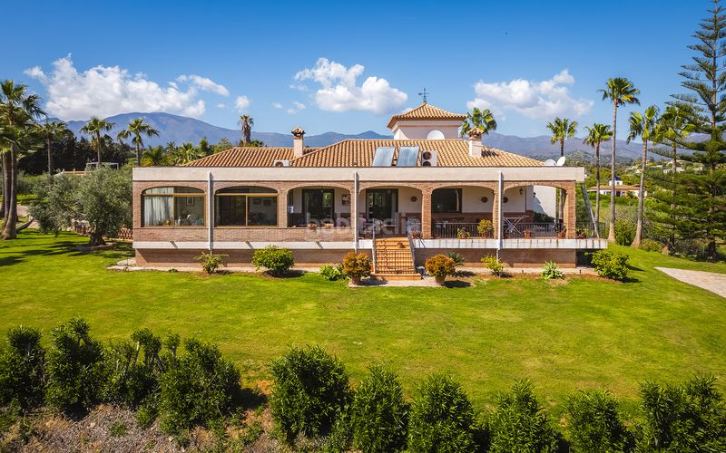 Foto 4ab0a15c-642c-4d9c-81f1-78a413d0c90c. Casa amb aparcament piscina a Los Llanos Estepona