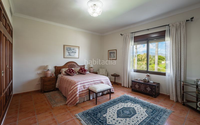 Foto 5960eff0-a2e0-40ef-8e84-ddda8d799e29. Casa amb aparcament piscina a Los Llanos Estepona