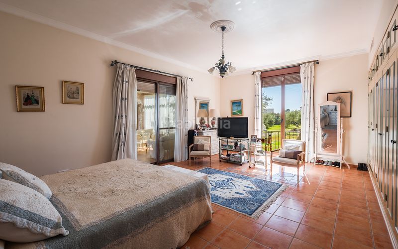 Foto 5e54a3d4-59d7-4c00-a003-3fd1469421e8. Casa amb aparcament piscina a Los Llanos Estepona