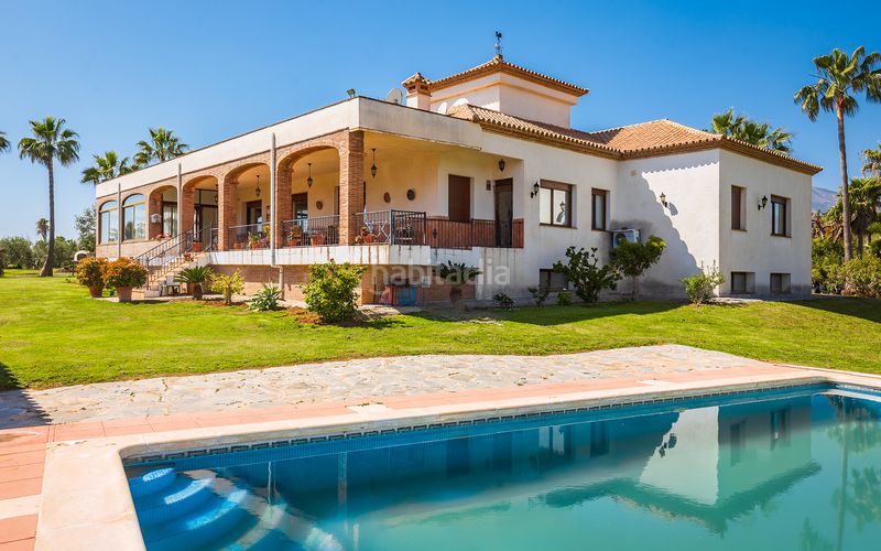 Foto 69e104da-b46d-4e79-9507-9edf14b92576. Casa amb aparcament piscina a Los Llanos Estepona