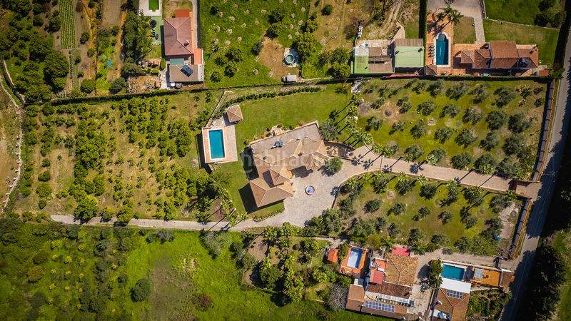Foto 7fb5c0dd-cf5d-43bc-8e9b-da6a23483315. Casa amb aparcament piscina a Los Llanos Estepona
