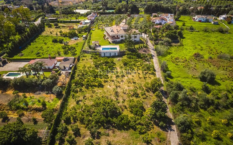 Foto 98bdd351-f166-4ac1-ba7e-422a4654dafe. Casa amb aparcament piscina a Los Llanos Estepona