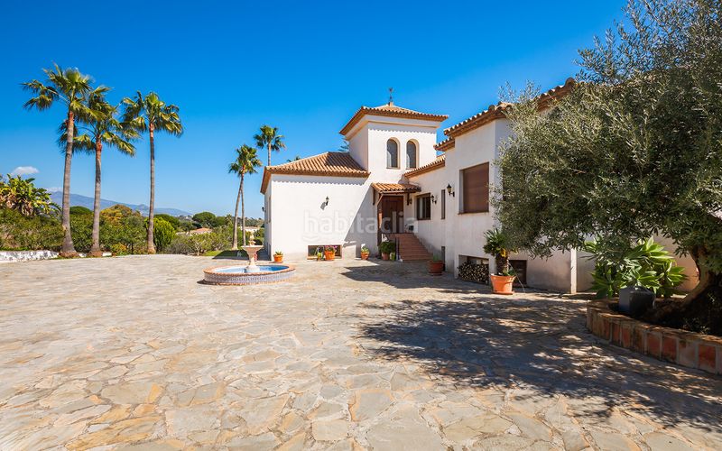 Foto a435c969-9e91-471b-83d5-450e02e1aee8. Casa amb aparcament piscina a Los Llanos Estepona