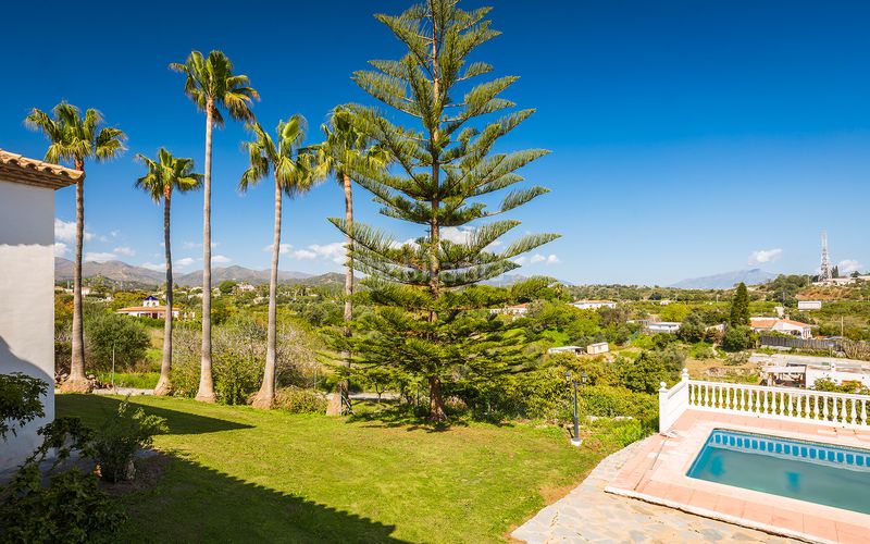 Foto a46faa81-25fb-429c-8770-971815e9ff71. Casa amb aparcament piscina a Los Llanos Estepona