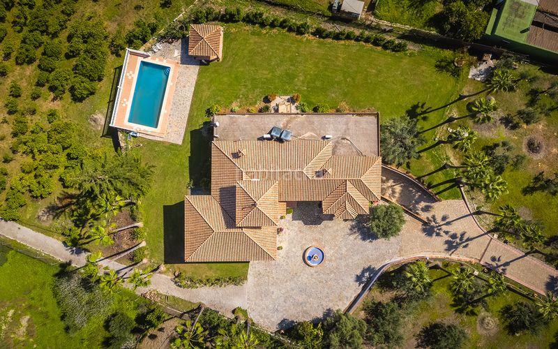 Foto b95707b5-ffd3-4596-a4be-bd1a55810339. Casa amb aparcament piscina a Los Llanos Estepona