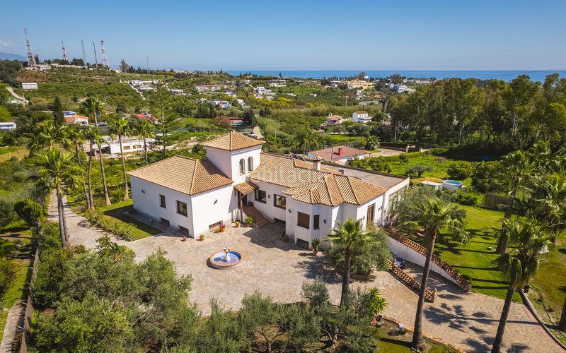 Foto cbcd3377-f113-45a5-b107-0d2a2ec534fb. Casa amb aparcament piscina a Los Llanos Estepona