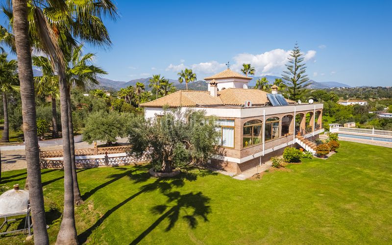 Foto cf4c150b-2afe-4bf8-a9f9-1a8c16c7af62. Casa amb aparcament piscina a Los Llanos Estepona
