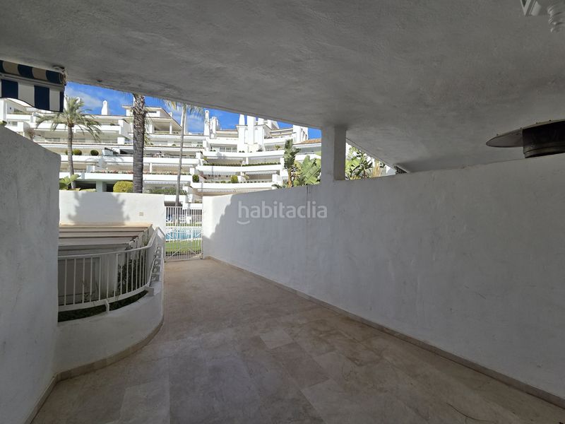 Foto 175f30a0-46a5-4821-b8f4-d8a3b89803a9. Erdgeschoss mit parking pool in Río Real Marbella