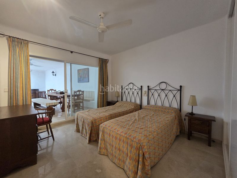 Foto 4a0bd5df-cf6b-4376-981d-628087b58c80. Erdgeschoss mit parking pool in Río Real Marbella