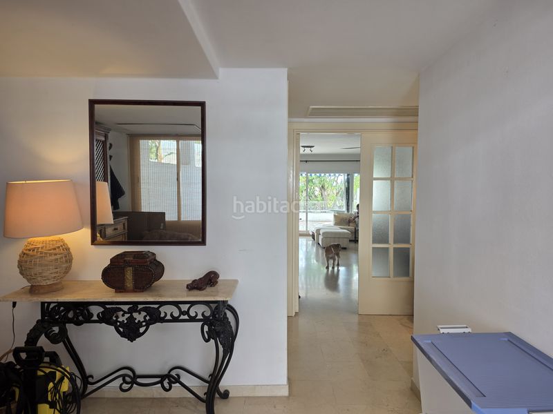 Foto 572b26f6-36c7-464f-b616-2753aff2f98a. Erdgeschoss mit parking pool in Río Real Marbella