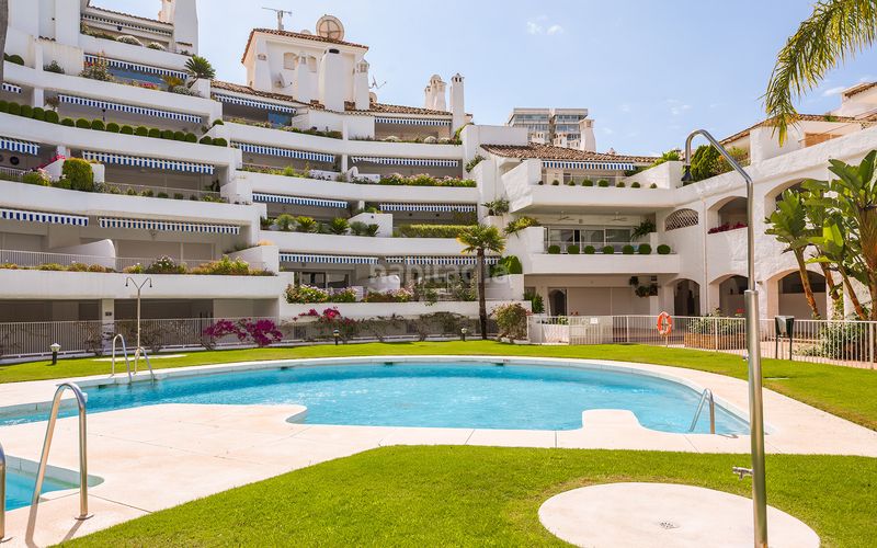 Foto ca3c9569-a328-44da-876c-0dc985bf2da3. Planta baixa amb piscina a Río Real Marbella