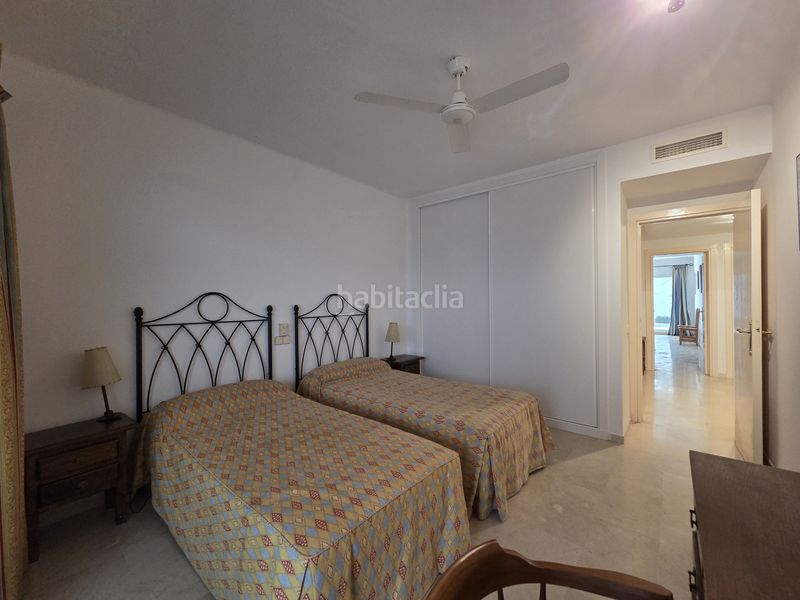 Foto d9b337ef-361c-4dd0-b052-afc532cfdd2d. Erdgeschoss mit parking pool in Río Real Marbella