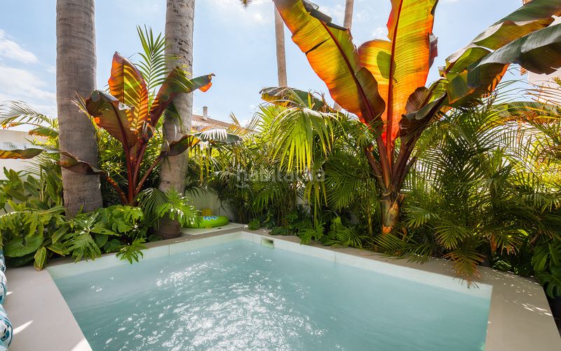 Foto 6a377249-8a6c-4545-aa73-2d8391c2f694. Casa adossada amb aparcament piscina a Nueva Alcántara Marbella