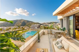 Attico in Limonar. Impresionante ático con vistas al mar en colinas de limonar