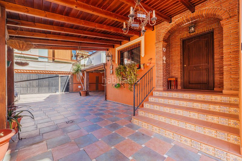 Foto 025725b8-f2b2-4cd4-be62-ddc64b6a213e. Casa aparellada amb aparcament a Puertosol Málaga