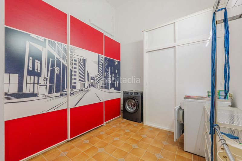 Foto 1cb12248-5cd5-41b2-a687-85277b8c35a5. Casa aparellada amb aparcament a Puertosol Málaga