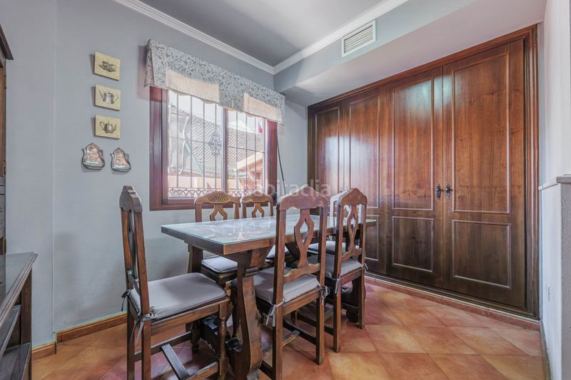 Foto 54eb5fc0-5e98-479d-9815-32683c69a3c0. Casa aparellada amb aparcament a Puertosol Málaga