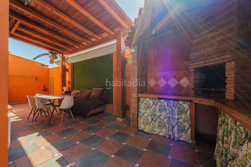 Foto ae8d53e5-9cad-4ae1-a67e-bb319ef5d2a8. Casa aparellada amb aparcament a Puertosol Málaga