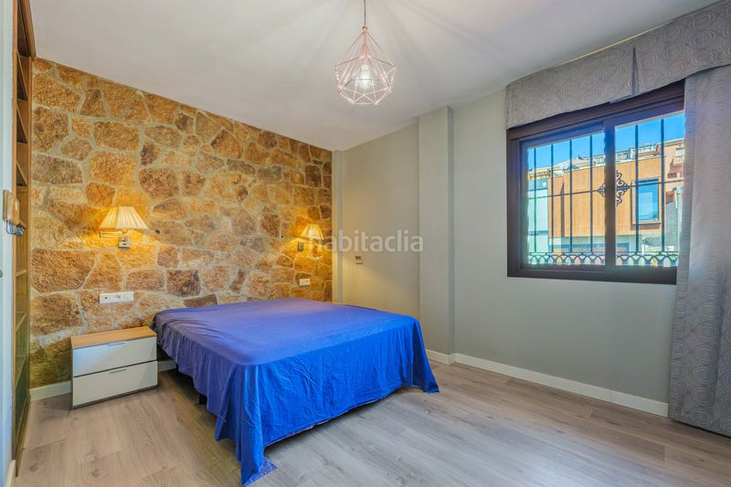 Foto f9cb4cfb-fe6a-459d-ba63-4347ffb0a00b. Casa aparellada amb aparcament a Puertosol Málaga