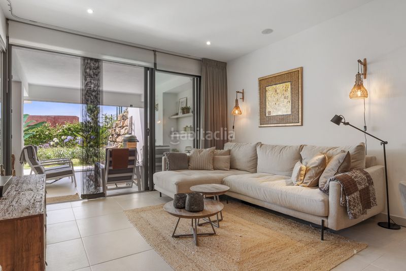 Foto b39ba291-f636-4d3b-860d-fb136a32ff4a. Planta baixa amb aparcament piscina a Estepona golf Estepona