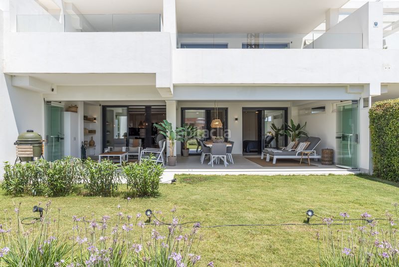 Foto e2b56c25-ccad-418f-8f6d-11c6391415ce. Planta baixa amb aparcament piscina a Estepona golf Estepona
