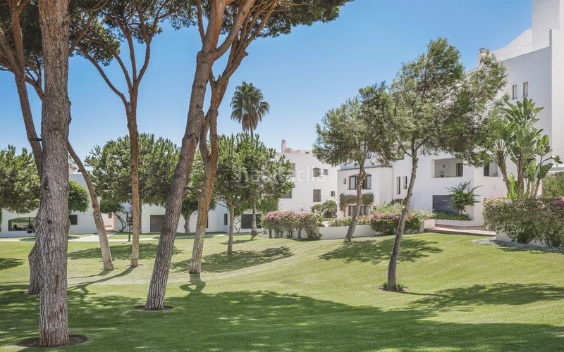 Foto 1a0584a9-00f0-4a52-ba2d-5eb23b59a0bc. Apartament amb aparcament piscina a Puerto Banús Marbella