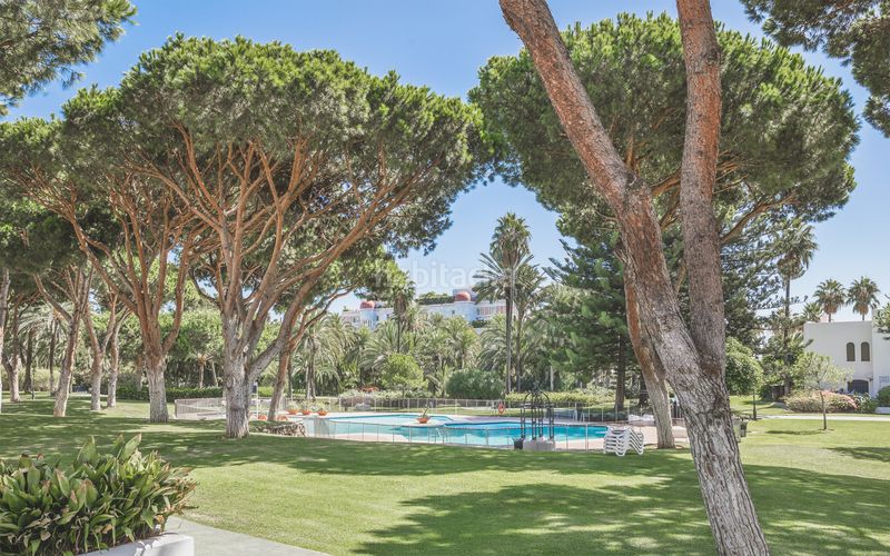 Foto 2732bb24-10f0-433a-89da-3d2783ff96a3. Apartament amb aparcament piscina a Puerto Banús Marbella