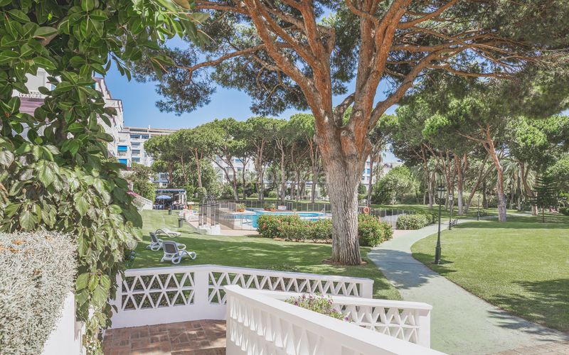 Foto 967c3495-bbae-4722-b33b-77f72367ab1d. Apartament amb aparcament piscina a Puerto Banús Marbella