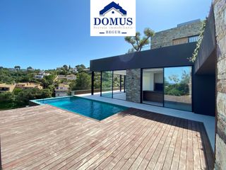 Xalet  Carrer joaquim vayreda. Venta casa de nova construcció amb vistes al mar a pals