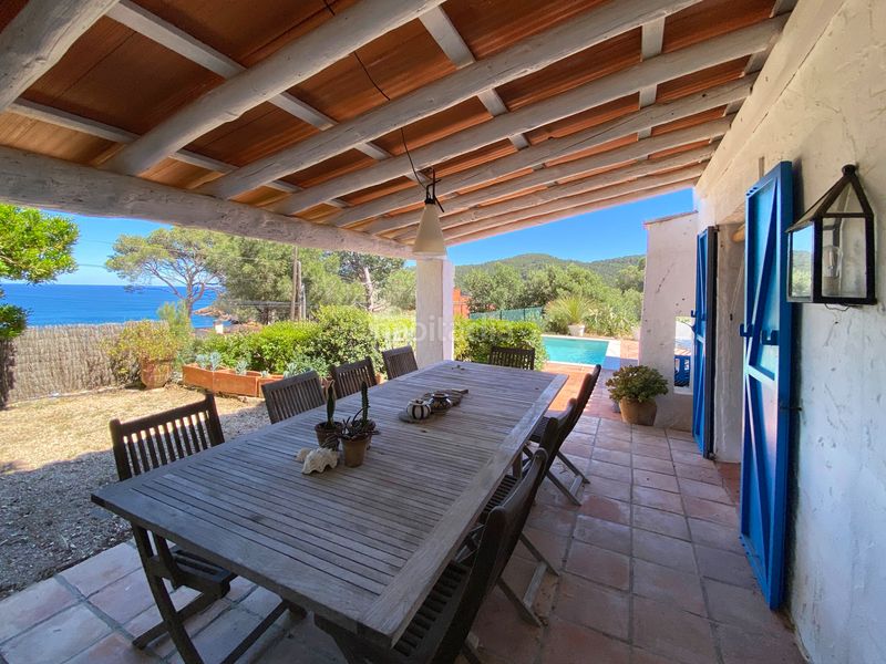 Foto d74906b9-6b2d-48e7-8681-d9992d44207c. Xalet amb xemeneia calefacció aparcament piscina a Begur
