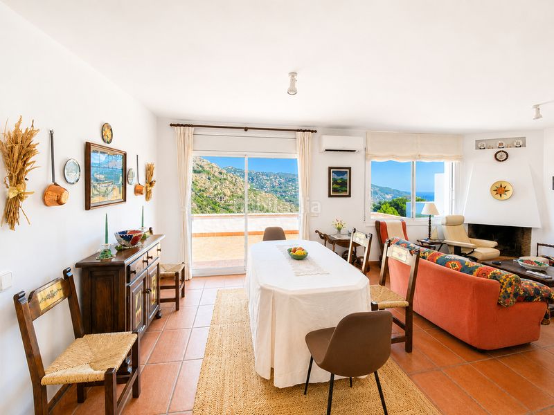 Foto d3d39e86-ccc8-498a-9ce0-6486c212f686. Casa adossada amb xemeneia aparcament a Fornells-Aiguablava Begur
