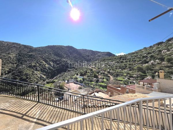 Foto 47bf2ff7-8a67-43f0-aa23-100332478074. Casa adosada en Laroya