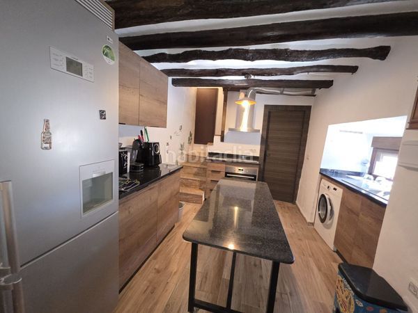 Foto ef631670-81ef-41a0-aa5a-deaa3c2583f2. Casa adosada en Laroya