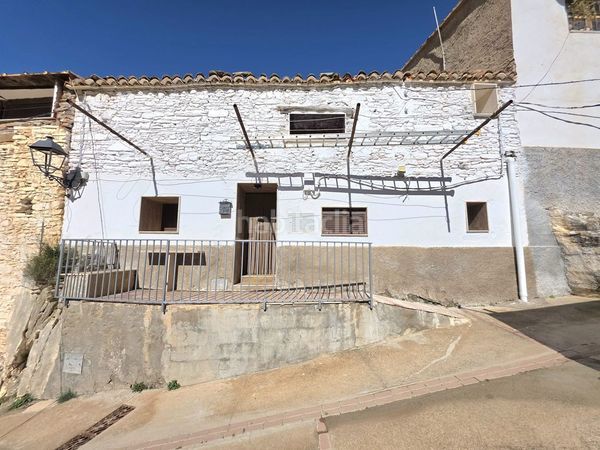 Foto 1db1499a-b0d5-4584-8dd0-f0e045840ccb. Casa adossada amb xemeneia a Laroya