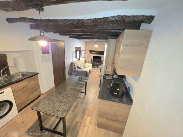 Foto 5a4fd93a-b56e-4272-945e-34cb38aac850. Casa adossada amb xemeneia a Laroya