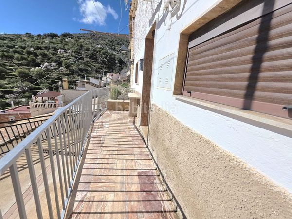Foto b4150a4f-23e2-44a2-a0b5-b5431ac64469. Casa adossada amb xemeneia a Laroya