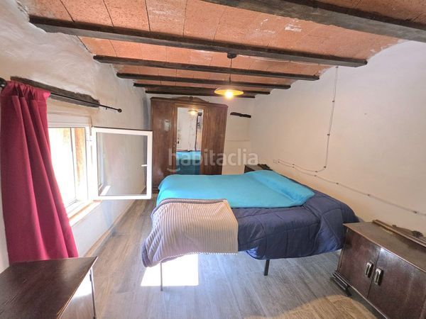 Foto d68c119f-9856-47a3-befe-b0dacd9abbf1. Casa adossada amb xemeneia a Laroya