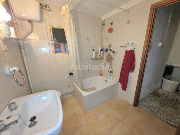 Foto 15904eb0-20ea-42c9-b551-a10d457171d7. Casa adossada a María