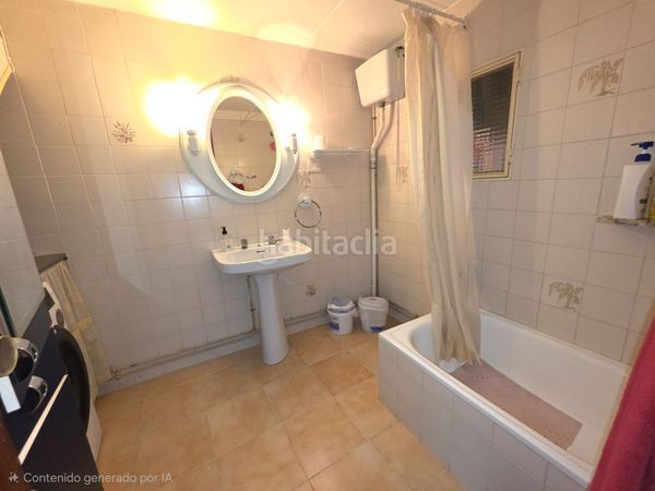 Foto 77608e44-b412-4e5c-9d85-acbd6d33a97c. Casa adossada a María