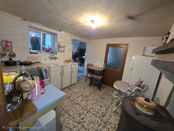 Foto c201a507-fcf4-4758-abfa-6205e7bb5cef. Casa adossada a María