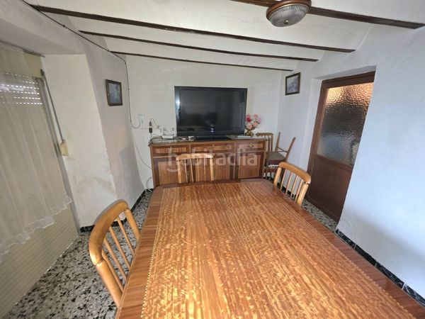 Foto cb554b45-d5a1-44cc-9c1c-faf3673fcfde. Casa adossada a María