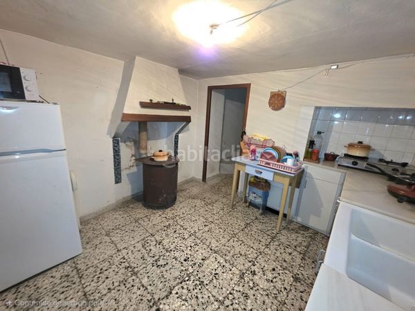 Foto e69f64bf-a7a8-4803-9e1c-c2bc54d20f87. Casa adossada a María