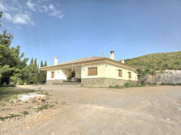 Foto f05fae76-0021-4a53-bbc7-44920e3a9a3b. Masia amb xemeneia a Pulpí